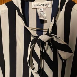 Evan Picone Black and White Graphic Sleeveless Blouse